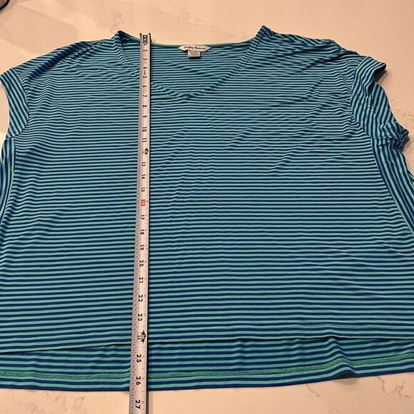 Tommy Bahama SS V-neck Top - Picture 3 of 6